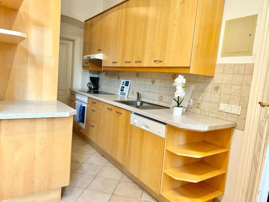 Apartment 50 M2 Stylish With Free Parking *